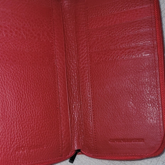 Rasleeni Red Patent Leather Wallet on Chain - Picture 3 of 6